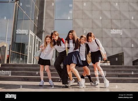 colegialas bailando